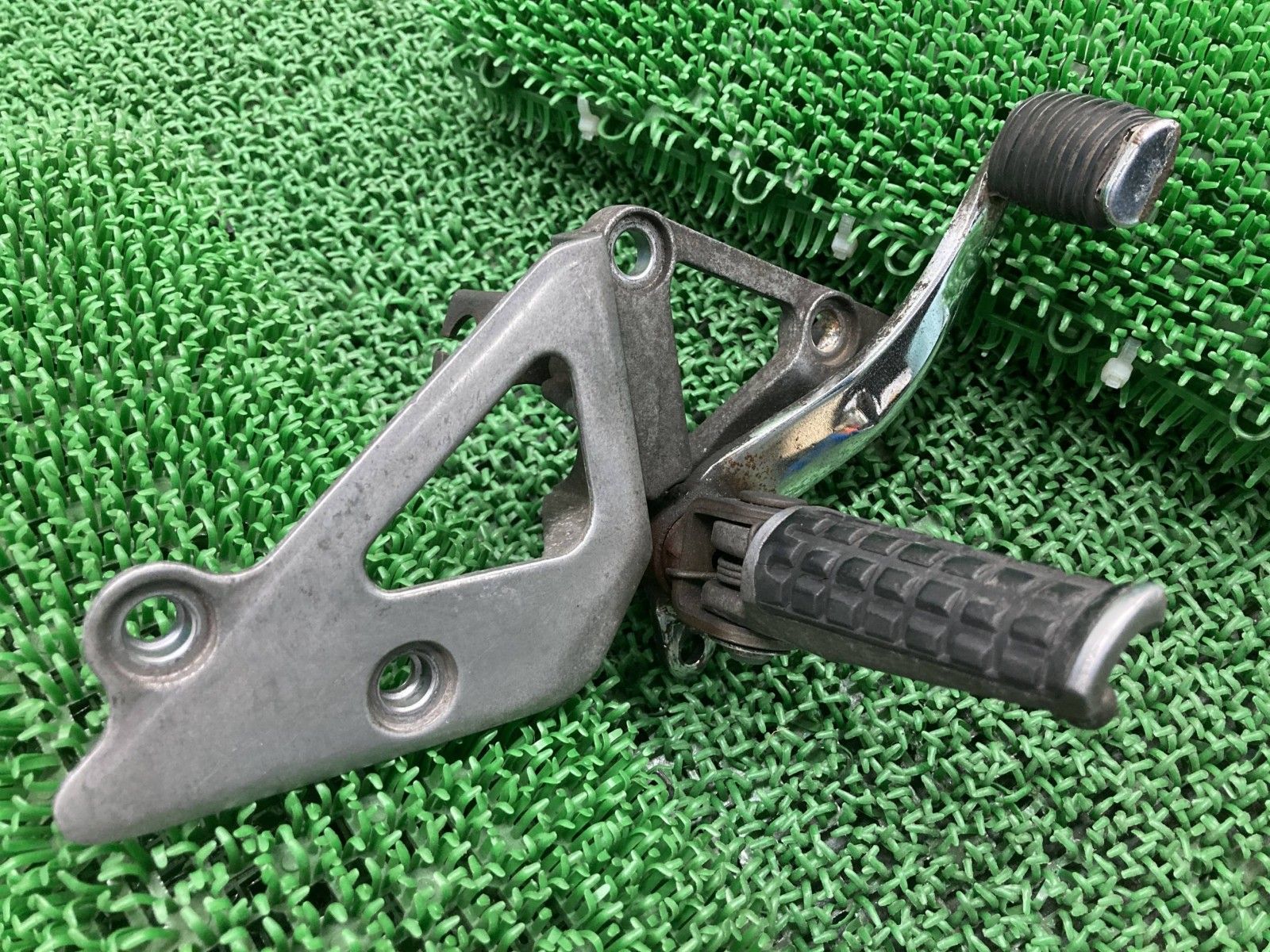 バリオス ステップ 右 35011 1581 カワサキ ZR 250 A BALIUS ブレーキペダル ペグ 修復素材やペイント素材に xU