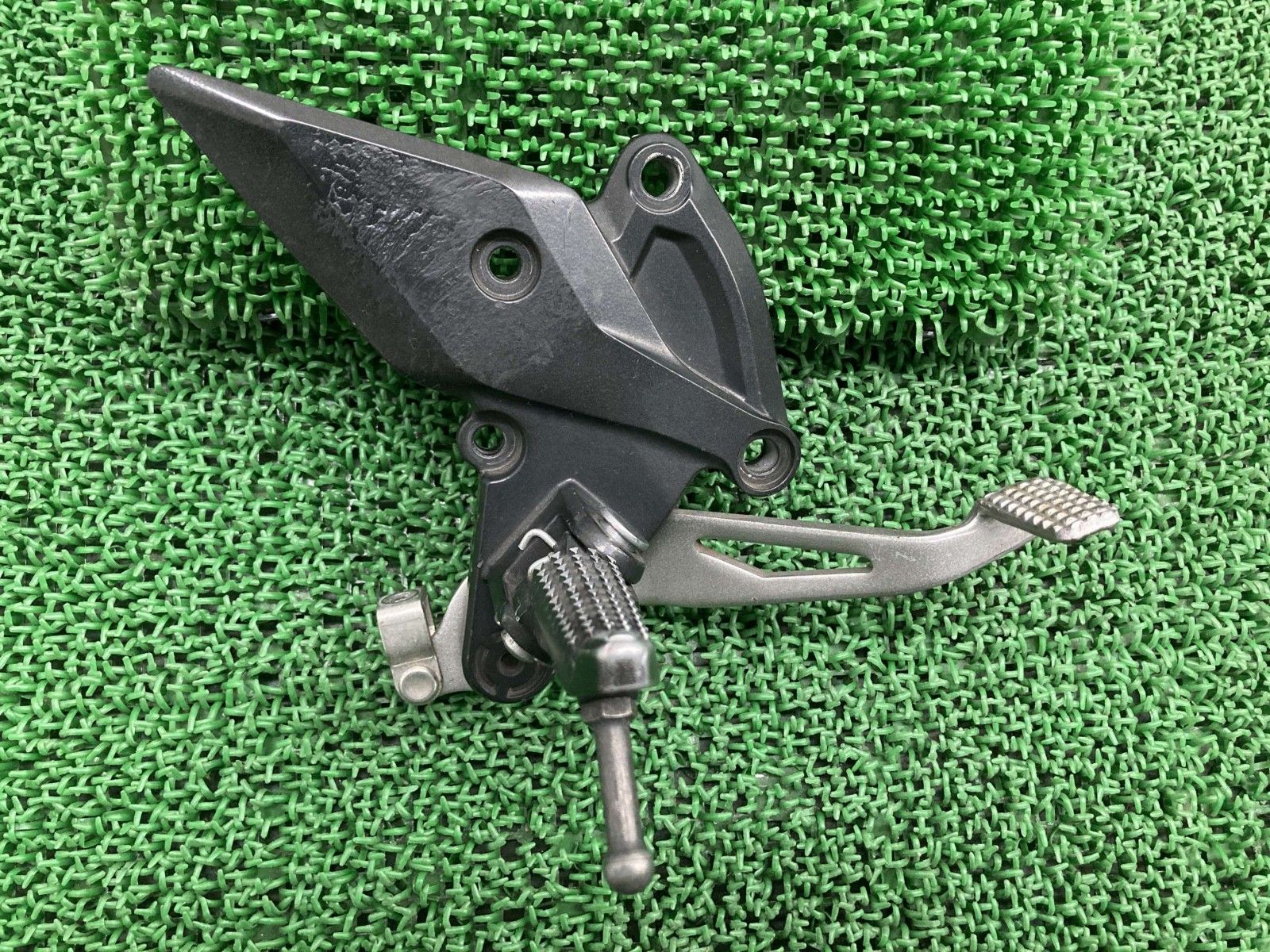 Z1000 ステップ 右 0658 カワサキ 純正  バイク 部品 ZR1000F ZRT00F ブレーキペダル ペグ ペイント素材に 車検 Genuine Kb