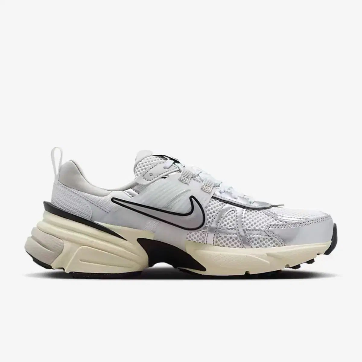 230 NIKE v2k RUN NIKEスニーカー ランニングシューズ NIKEランニングシューズ