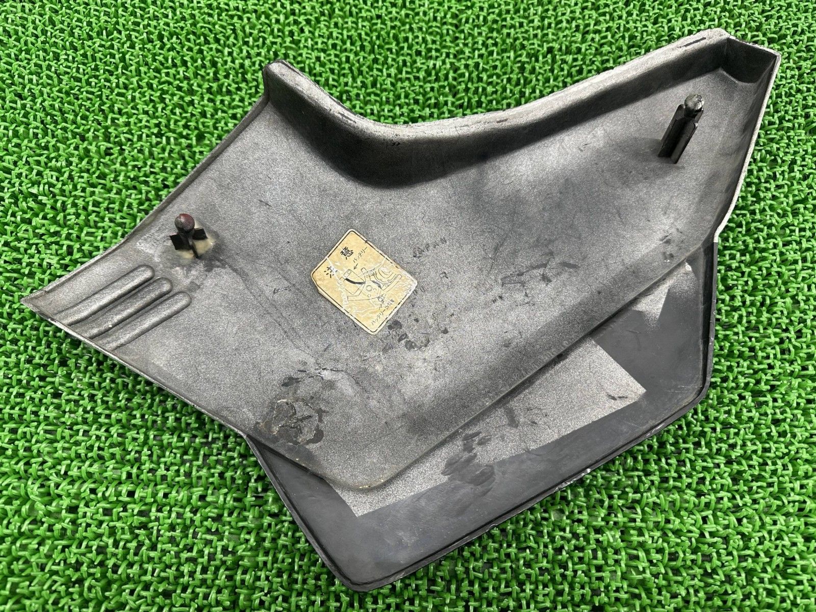 GSX400Sカタナ 純正サイドカバー右 サイドカウル 刀 GK77A 刻印45D