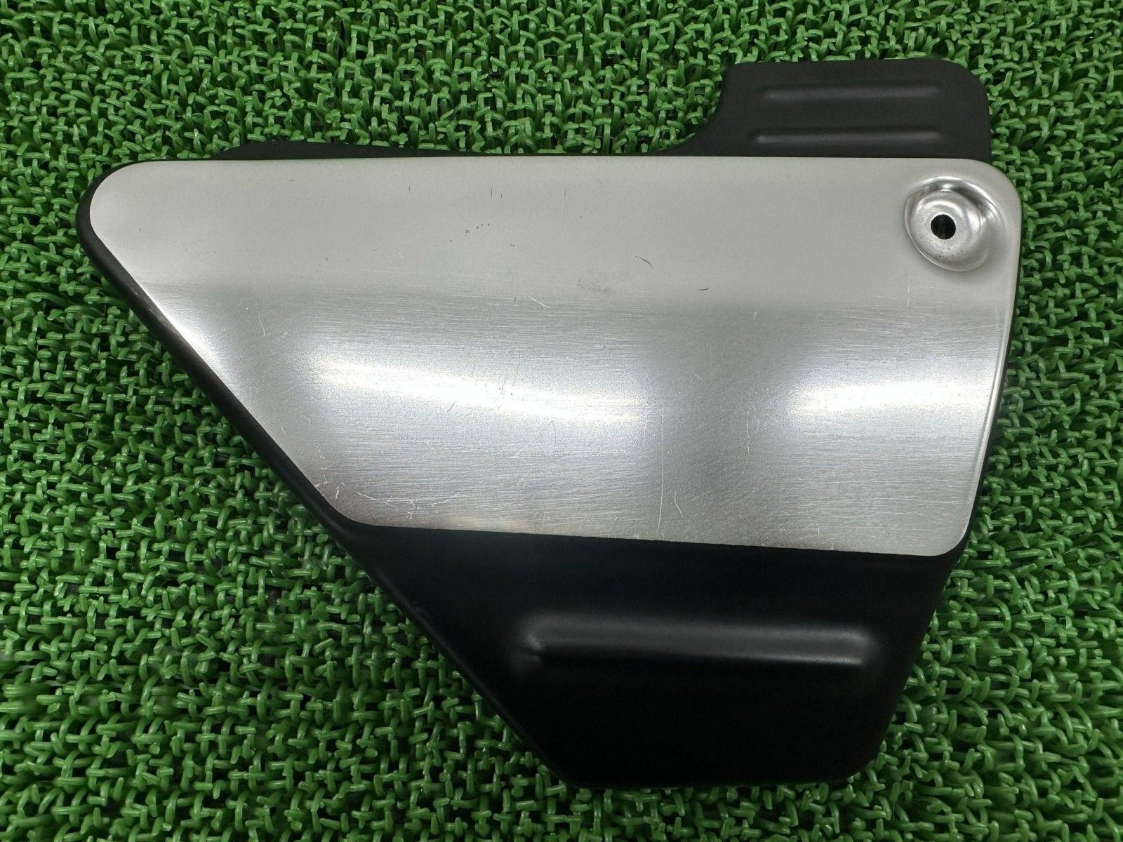 XJR 400 サイドカバー 左 ヤマハ バイク 部品 4 HM サイドカウル ノーマルアルミ 黒 メッキ コンディション良好 aT