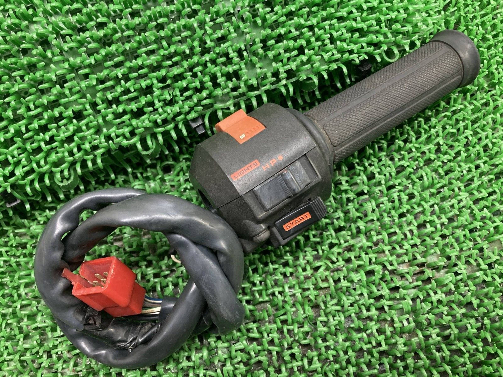 CBR 250 R ハンドルスイッチ 右 ホンダ バイク 部品 MC 17 1型 スロットルコーン スイッチボックス 割れ欠け無し 品薄 Hh