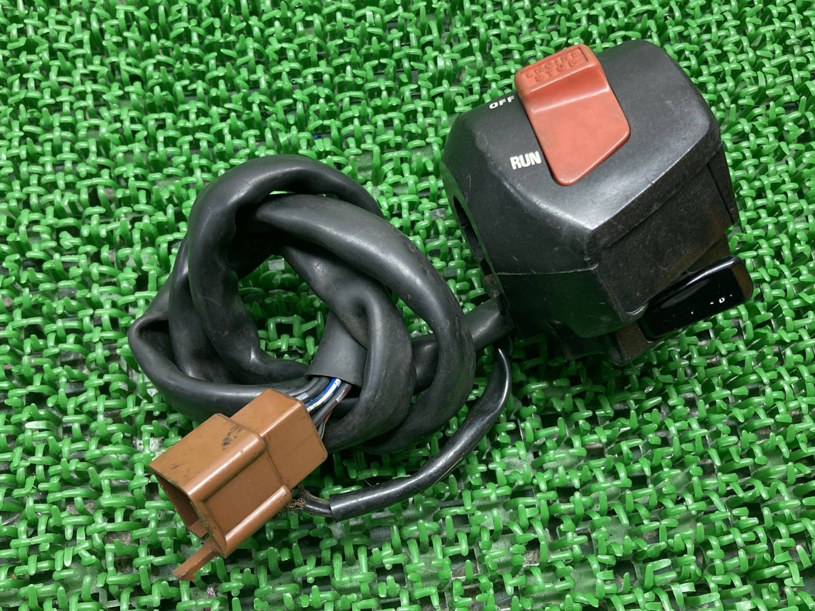 ホーネット250 ハンドルスイッチ 右 ホンダ バイク 部品 MC 31 前期 スイッチボックス 修復素材に 品薄 kI