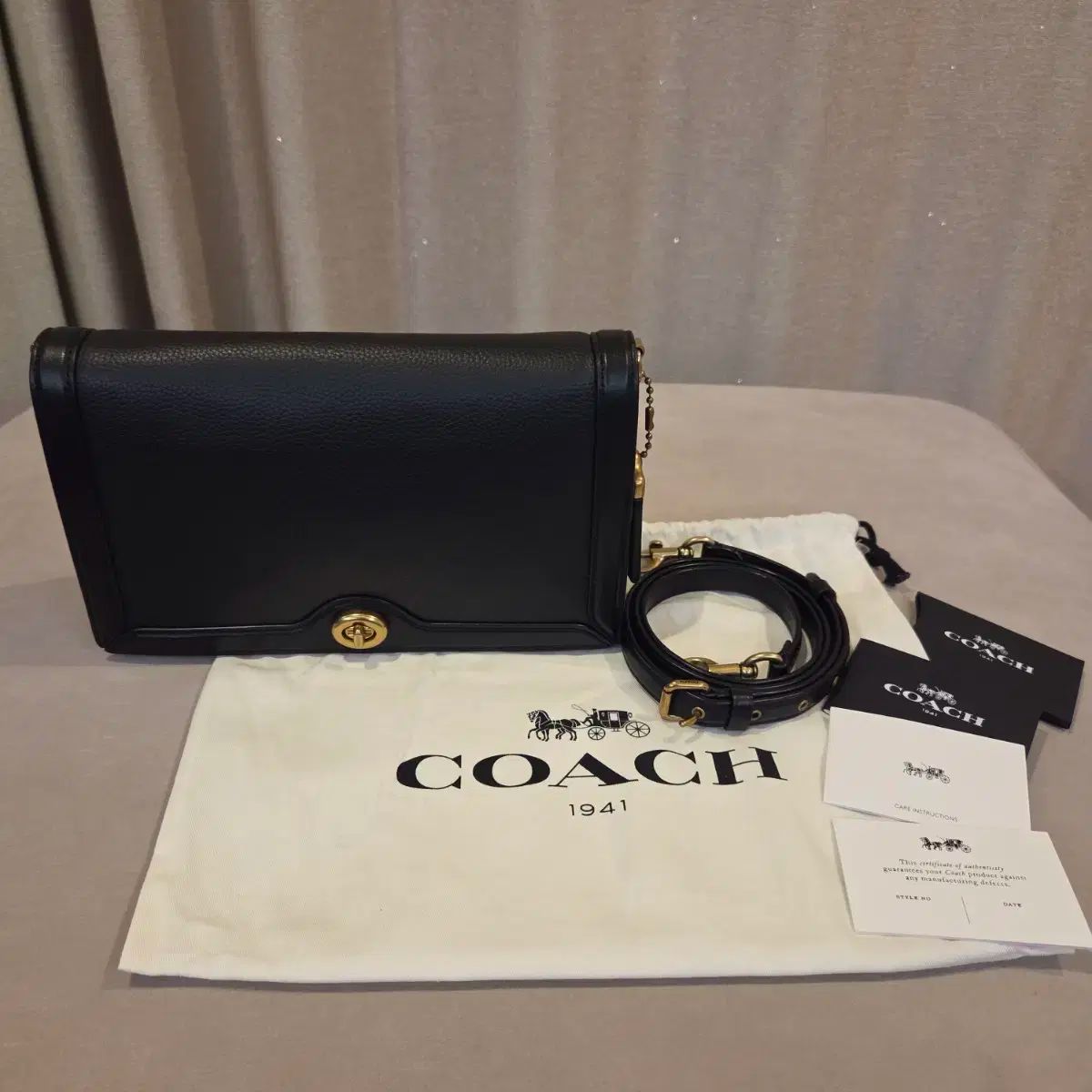 コーチ ライリー クロスボディーバッグ