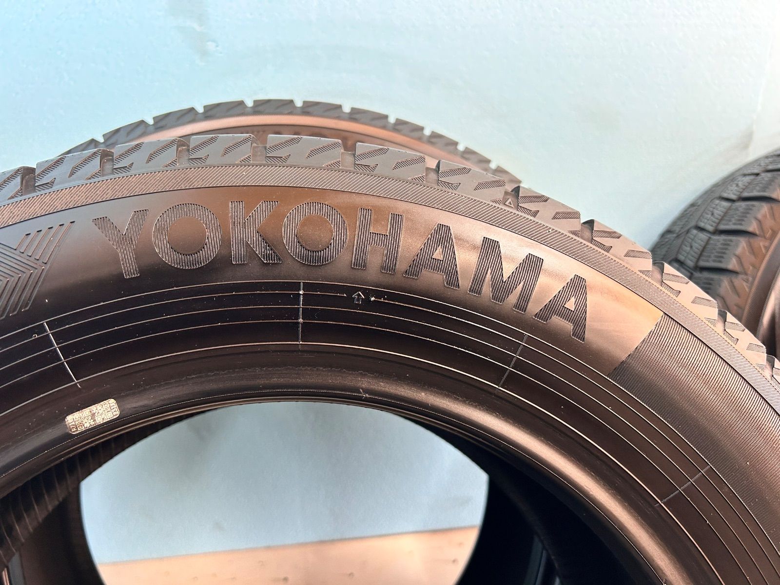 215 60 R 16 スタッドレスタイヤ ice GUARD iG 70 16インチ 4本セット NO y