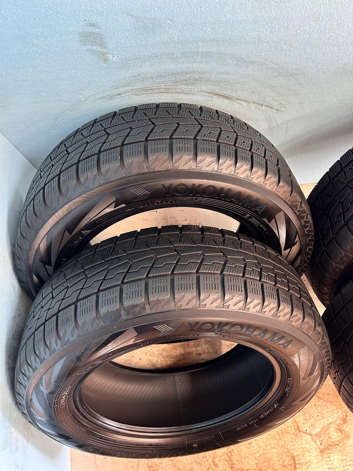  215 60 R 16 スタッドレスタイヤ ice GUARD iG 70 16インチ 4本セット NO y 16インチ スタッドレス