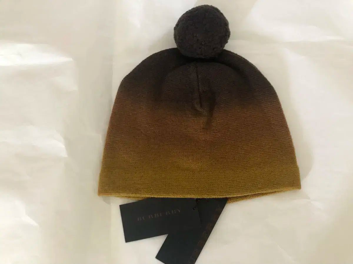 バーバリー プロサム グラデーション ポンポン ビーニー 帽子