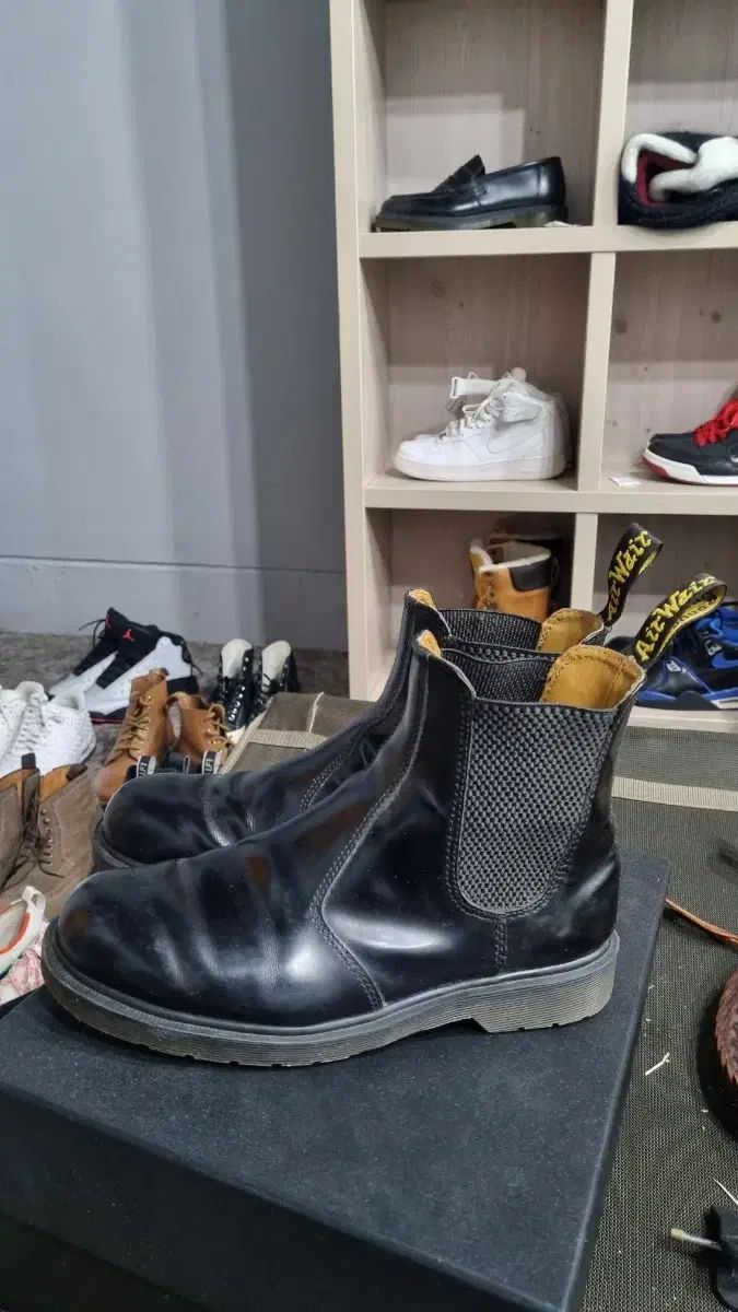 DR MARTENS 黒色 チェルシーブーツ 255size