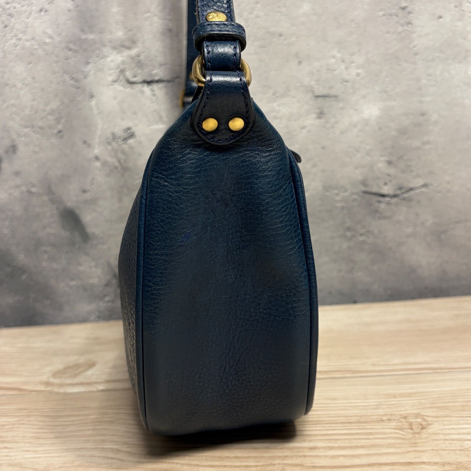 ✨IL BISONTE イルビゾンテ ショルダーバッグ ハーフムーン レザー 