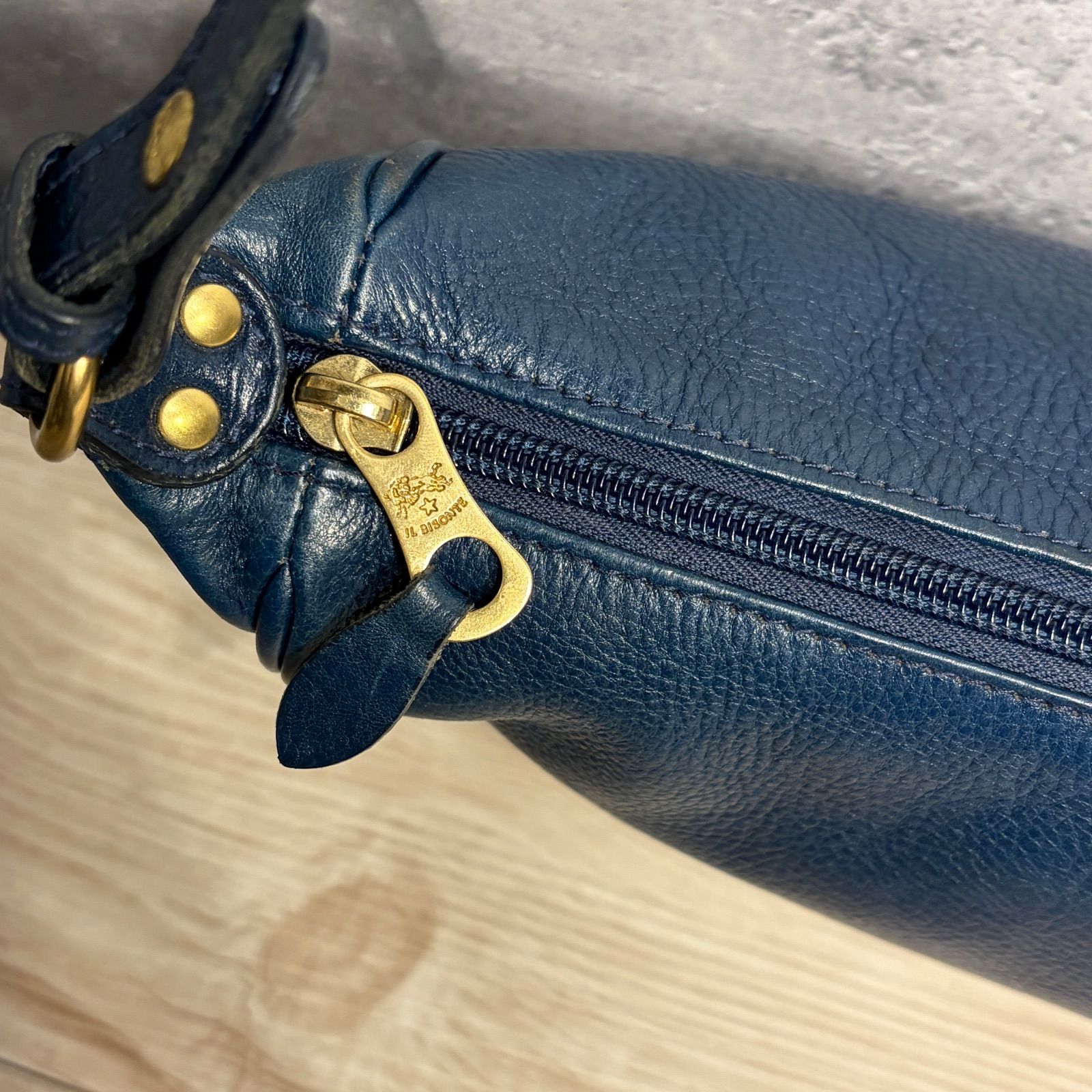 ✨IL BISONTE イルビゾンテ ショルダーバッグ ハーフムーン レザー