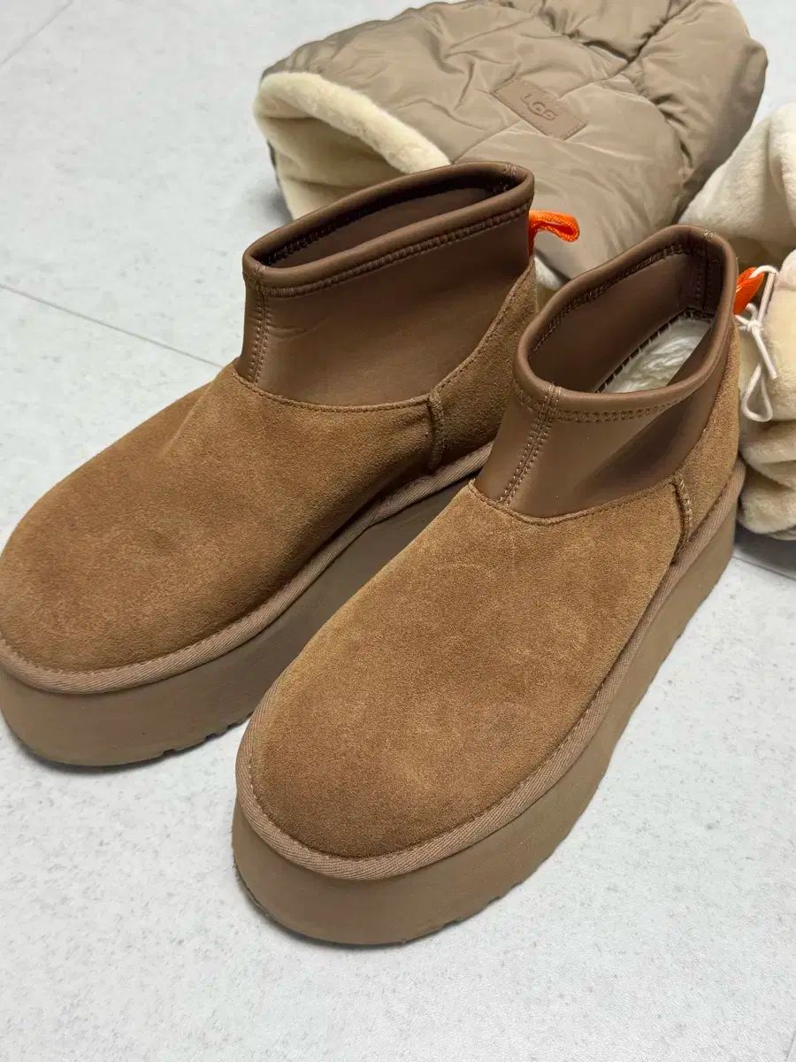 アグ クラシック ミニ ディッパー パファー リバーシブル レッグウォーマー フラットフォーム ブーツ