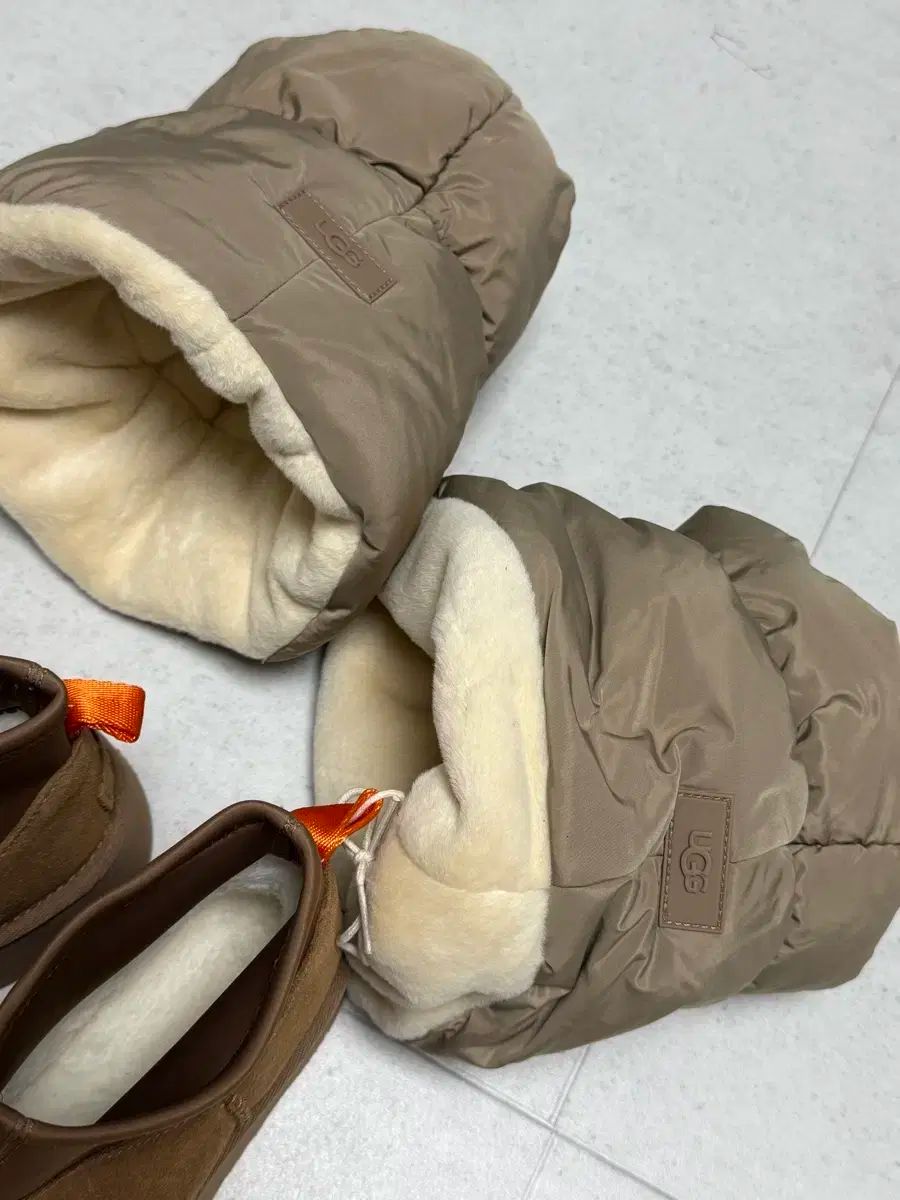  アグ クラシック ミニ ディッパー パファー リバーシブル レッグウォーマー フラットフォーム ブーツ その他 ブーツ