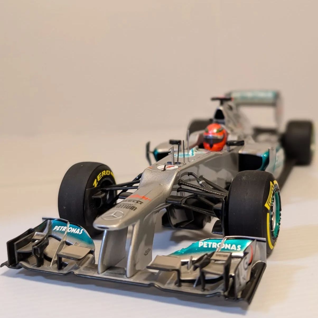 ラストイヤー1 18ミニチャンプスメルセデスGP W 03 ミハエル シューマッハ