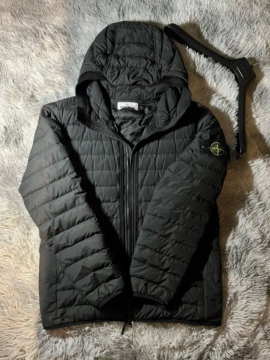 21fw ストーンアイランド 軽量ダウン