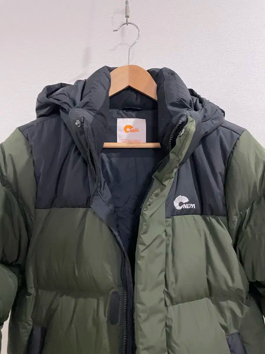 ネパ NEPA カーキ色 ダウン140