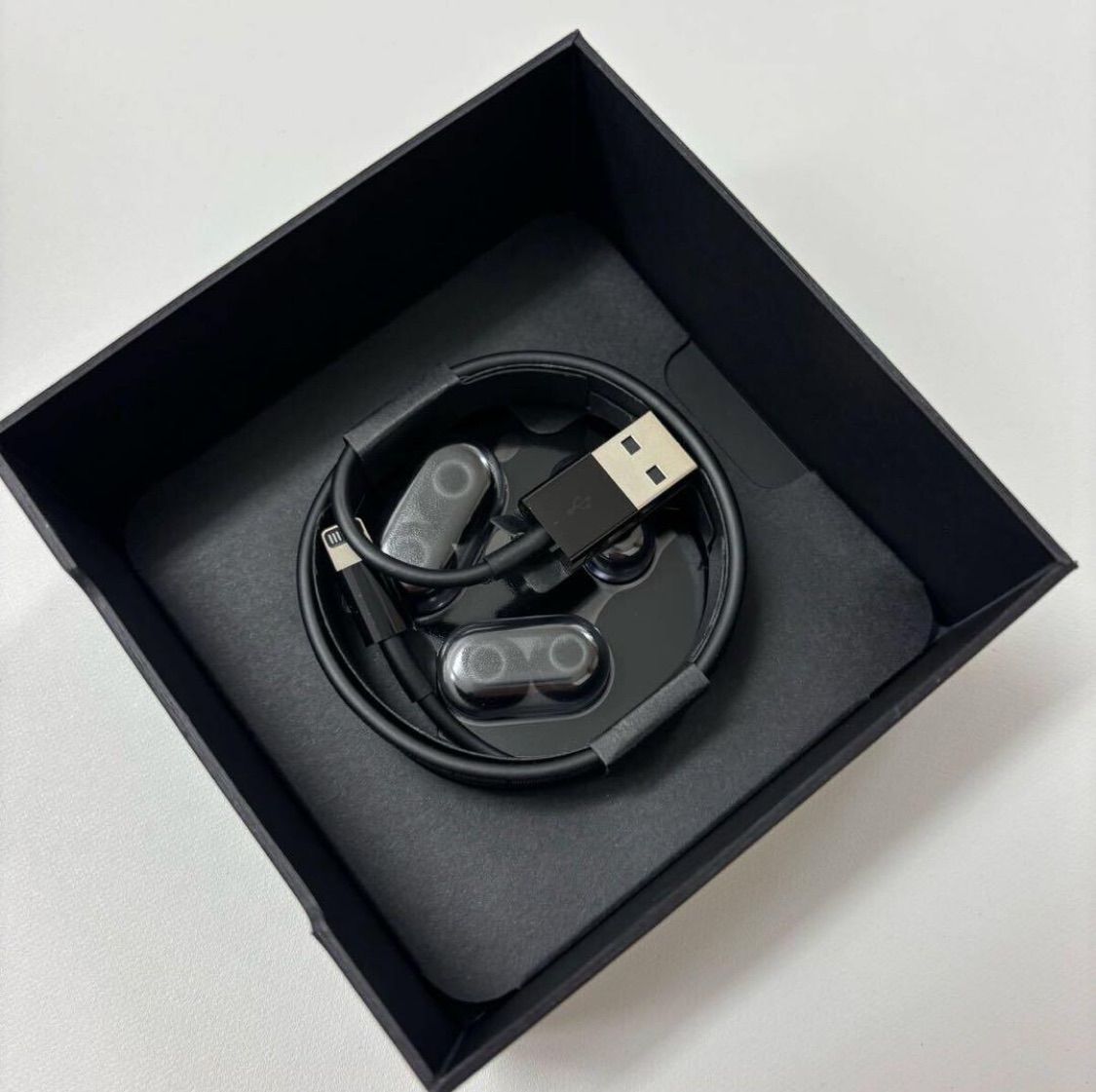 FRAGMENT DESIGN × Beats Powerbeats Pro bluetooth by Dr. Dre フラグメント ビーツ フィットプロ ワイヤレス イヤフォン 706