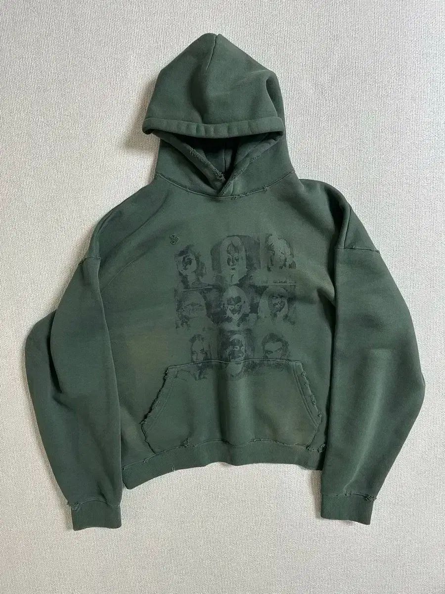 2 FAR FROM WHAT フード グリーン