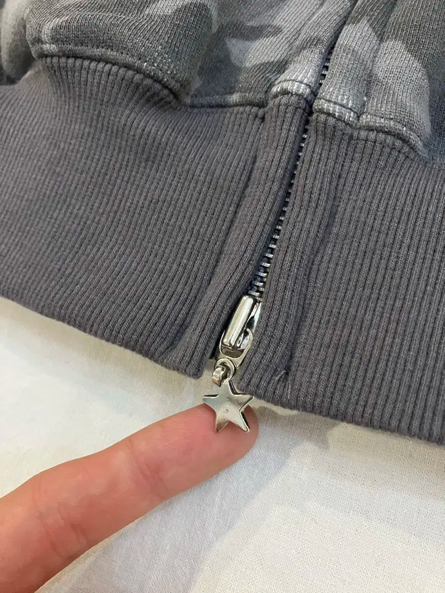 ニアノーバトルエンジェルカモフラージュジップアップフーディー