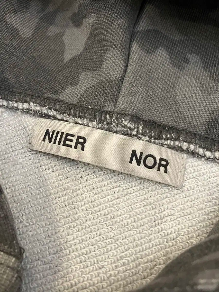 ニアノーバトルエンジェルカモフラージュジップアップフーディー