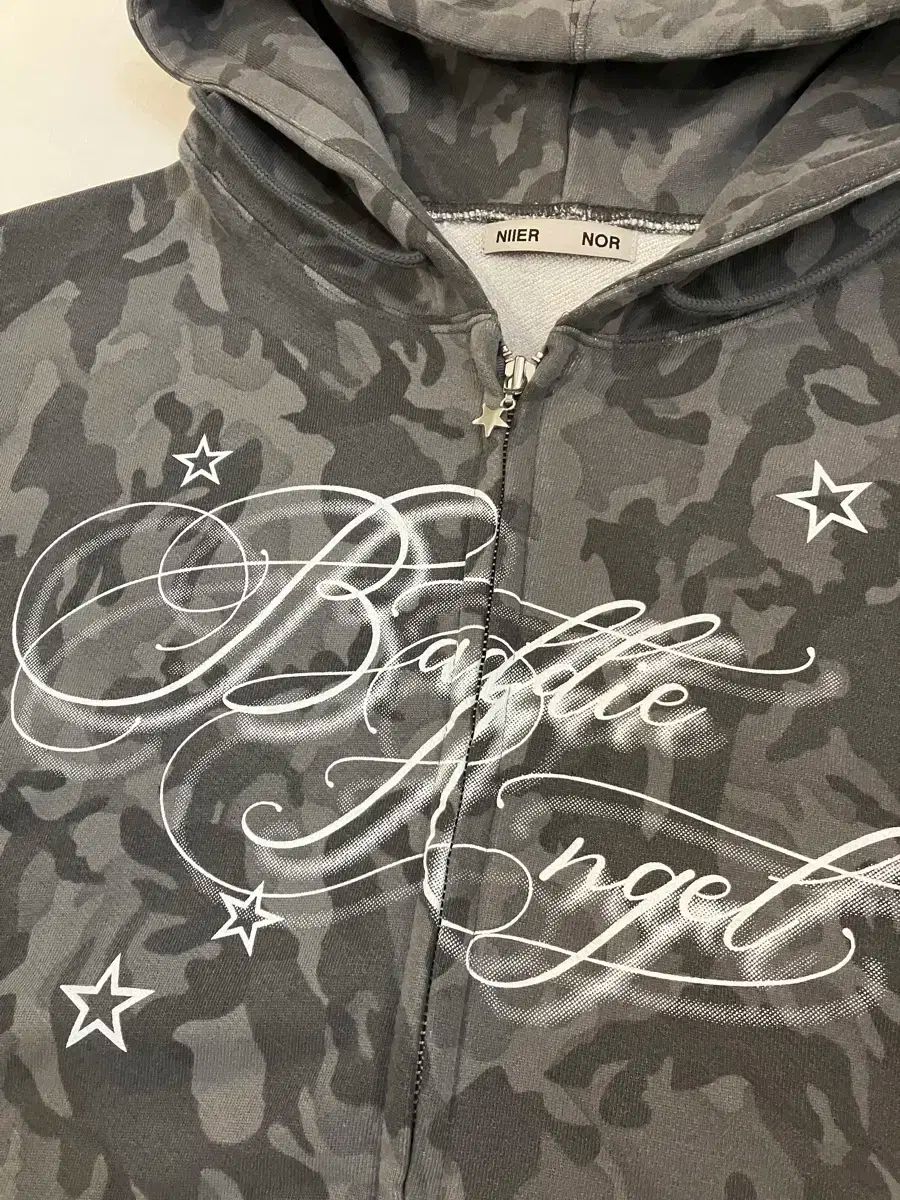 ニアノーバトルエンジェルカモフラージュジップアップフーディー