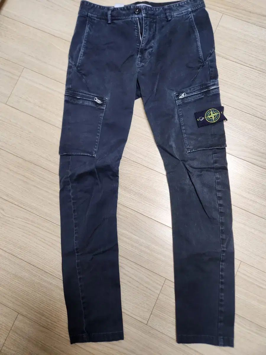 STONE ISLAND ストーンアイランド スリムフィット カーゴ ズボン