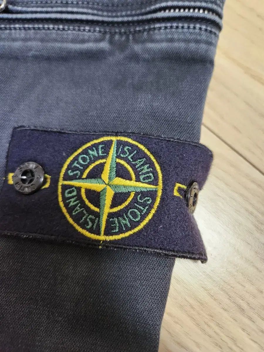 STONE ISLAND ストーンアイランド スリムフィット カーゴ ズボン