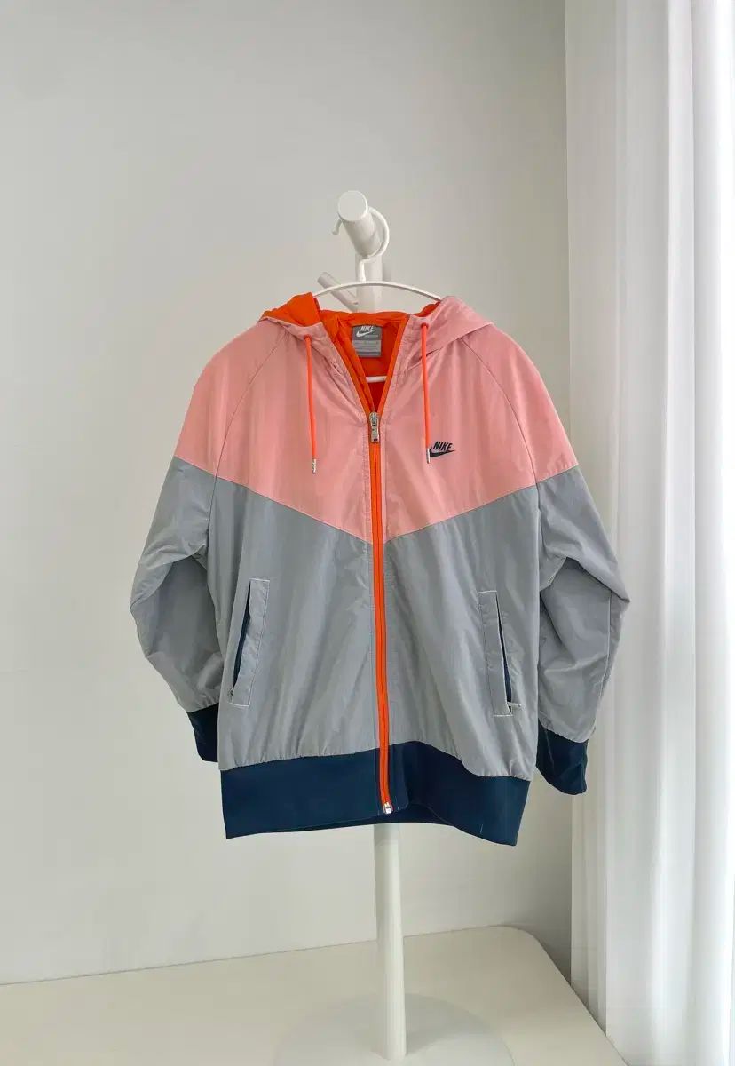 Nike ウィンドブレーカーとジョガーパンツセット NIKE（ナイキ