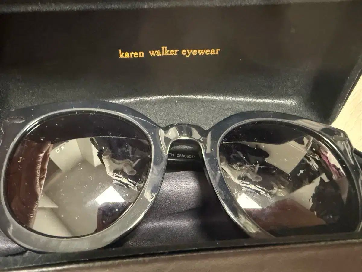 カレンウォーカー SUPER DUPER ブラック サングラス