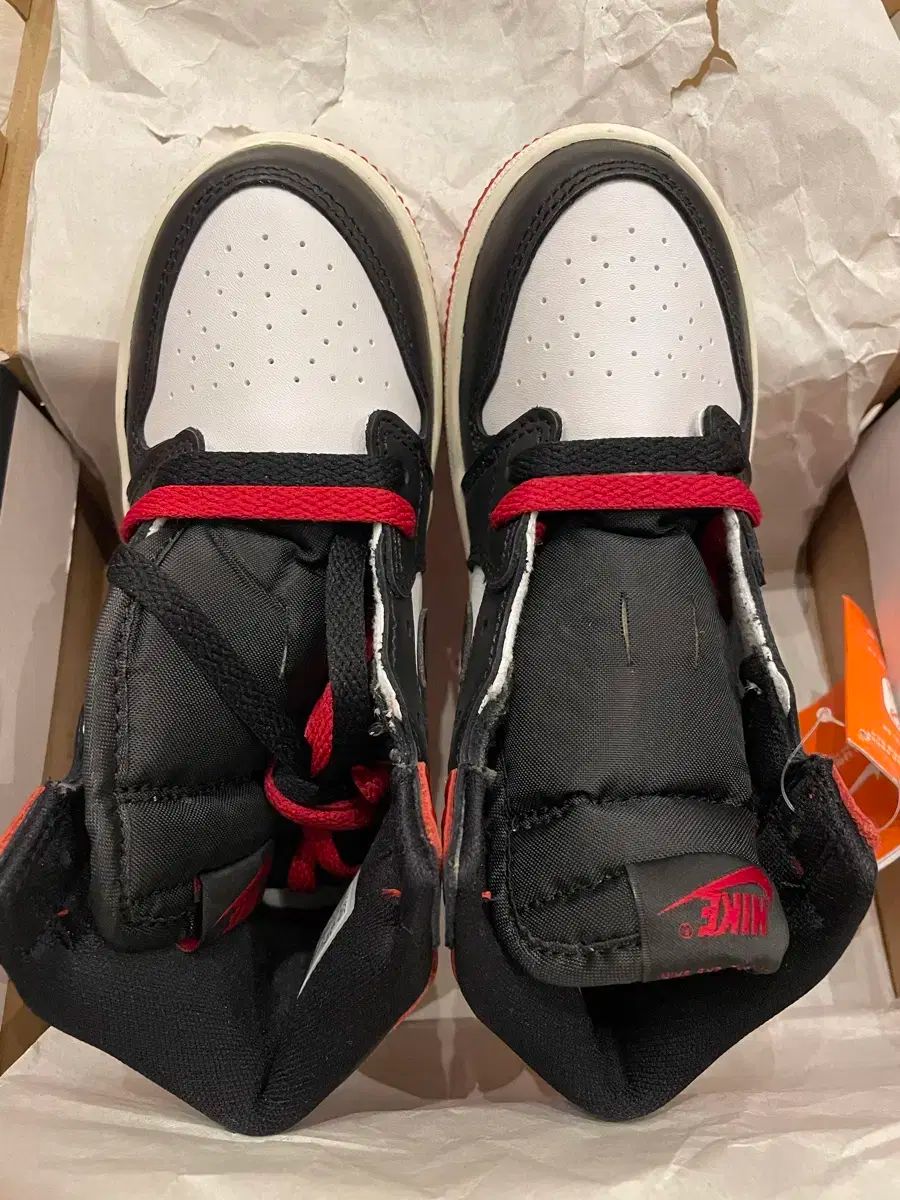 160 TD ジョーダン 1 レトロ ハイ OG ブラックトゥー