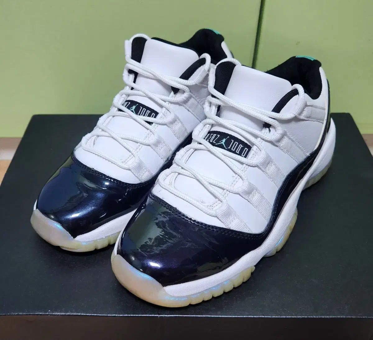 NIKE エア ジョーダン 11 レトロ ロー エメラルド 230mm