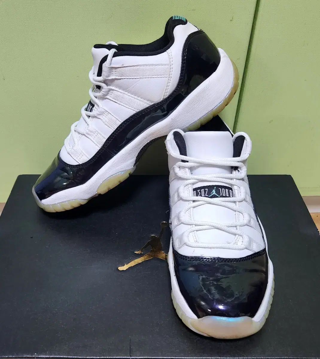 NIKE エア ジョーダン 11 レトロ ロー エメラルド 230 mm