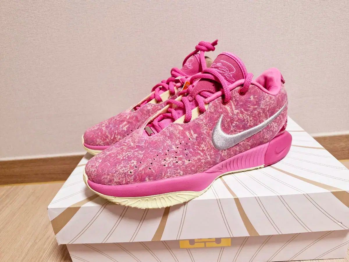 ナイキ レブロン21 ピンク 275 出品 - メルカリ