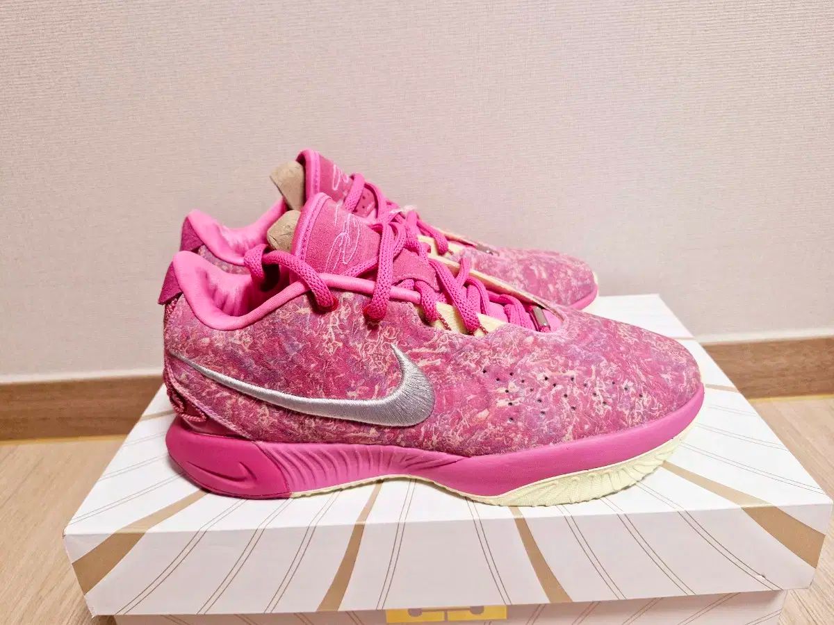 ナイキ レブロン21 ピンク 275 出品 - メルカリ