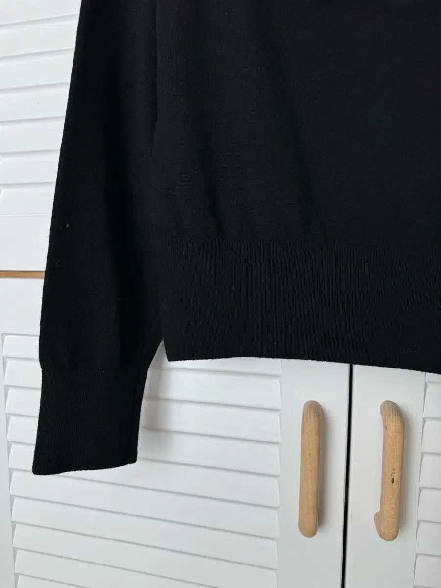 中古 The HANDSOME OBZEE ブラック ニット フリル ブラウス トップス 23fw 人気アイテム、安い通販。