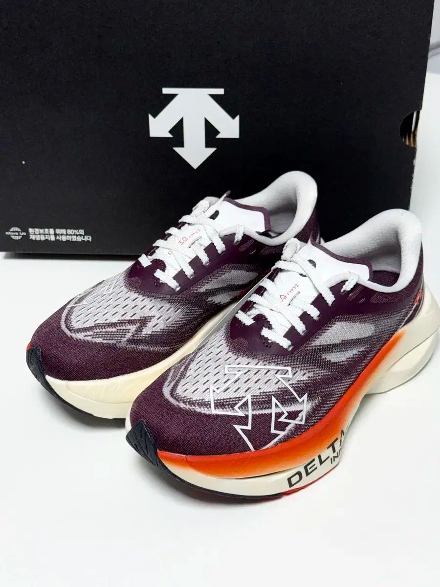 み デサント デルタ プロ EXP V 2 バーガンディ ランニングシューズ