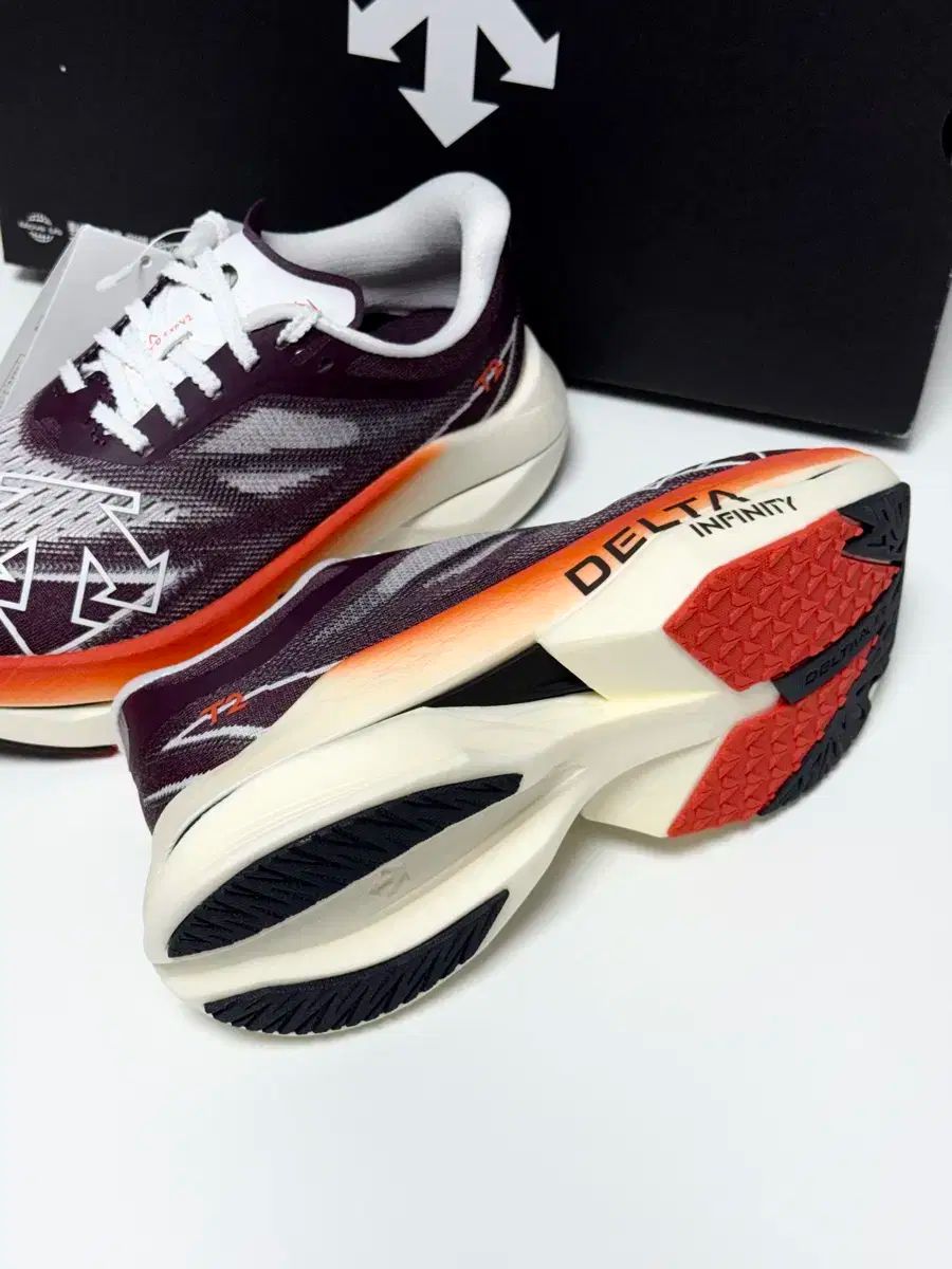 み DESCENTE デサント デルタ プロ EXP V2 バーガンディ ランニングシューズ