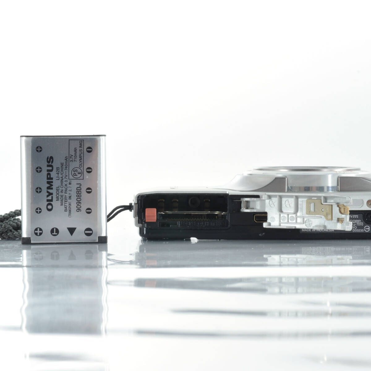  オリンパス OLYMPUS μ 7010 コンパクトデジタルカメラ バッテリー充電器付き J 744 コンパクトデジタルカメラ デジタルカメラ