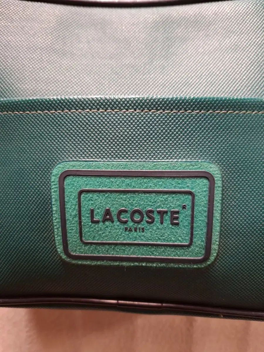ラコステ グリーン色 クロスバック