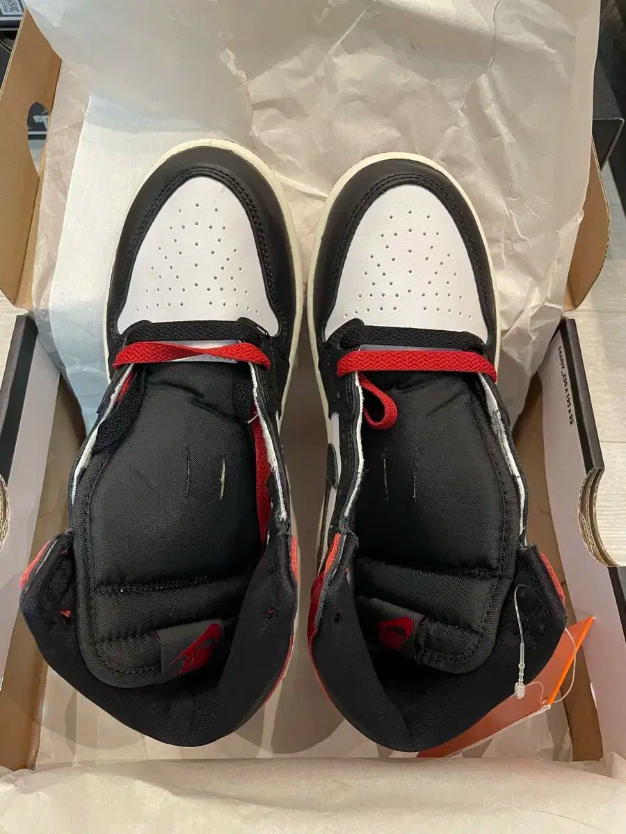 200 210 PS ジョーダン 1 レトロ ハイ OG ブラックトゥ