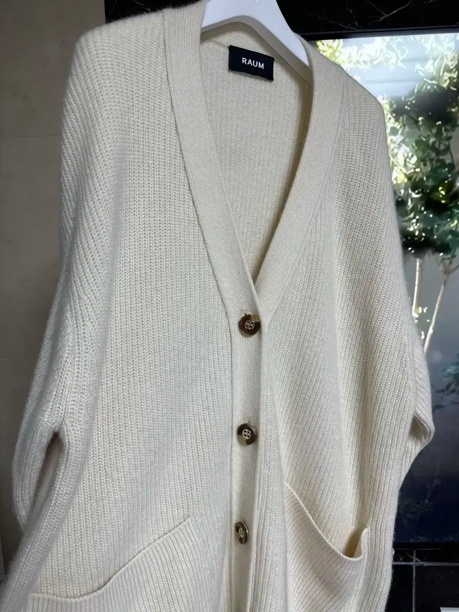 ラウム ウール カーディガン 56万円