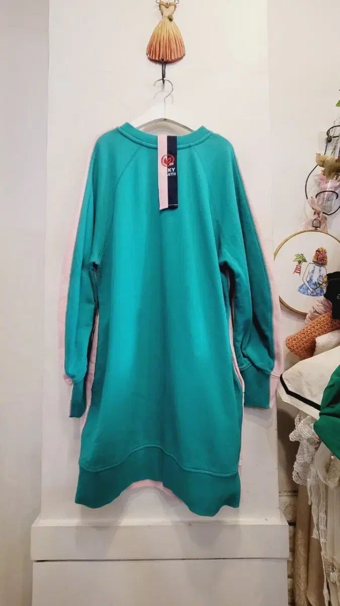 ラッキーシュエトゥ スウェット ONE PIECE