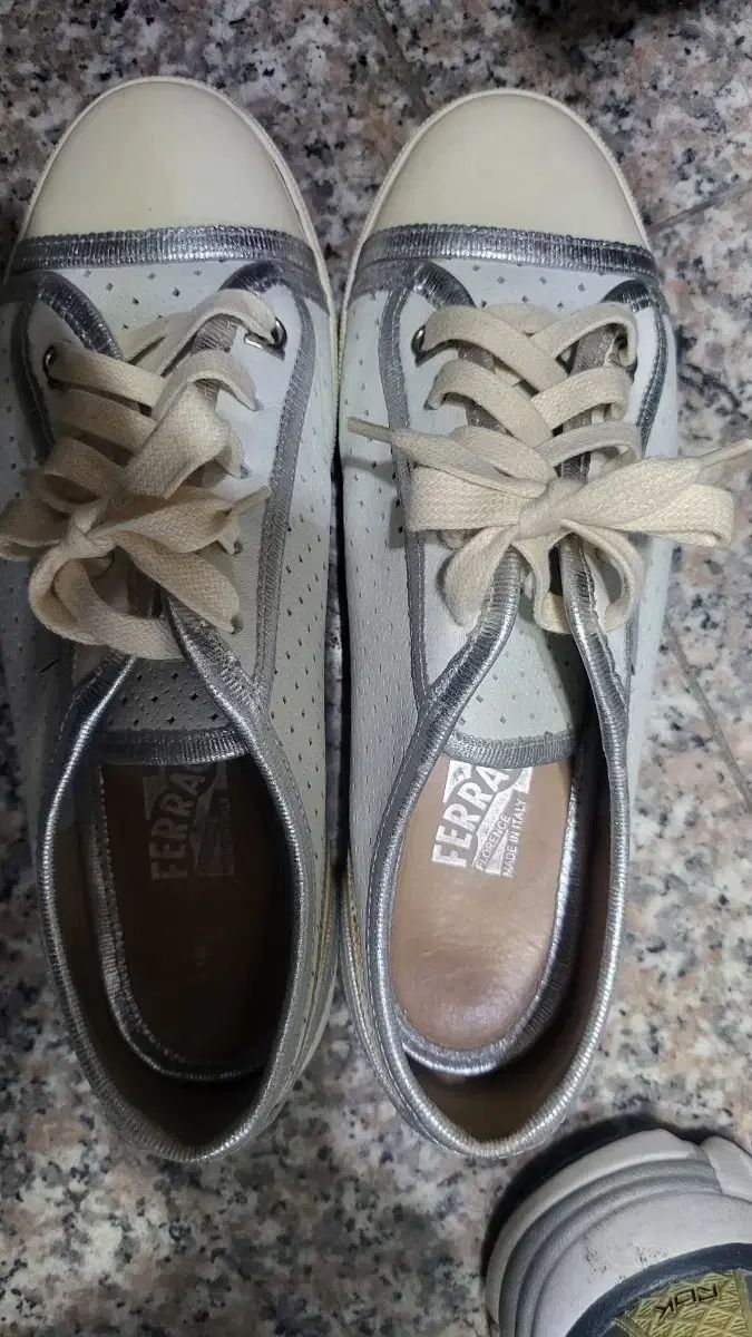 フェラガモ レディース 靴 36 サイズ 230 前後