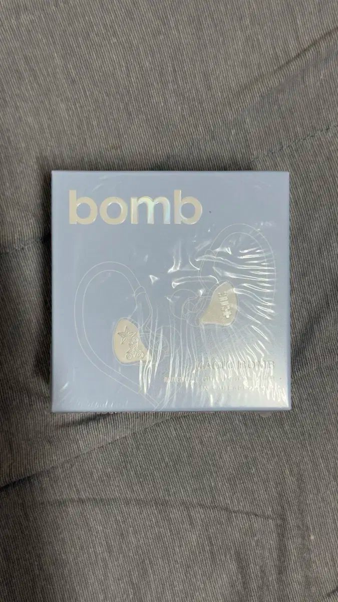 アイレット bomb インイヤー イヤホン アルバム
