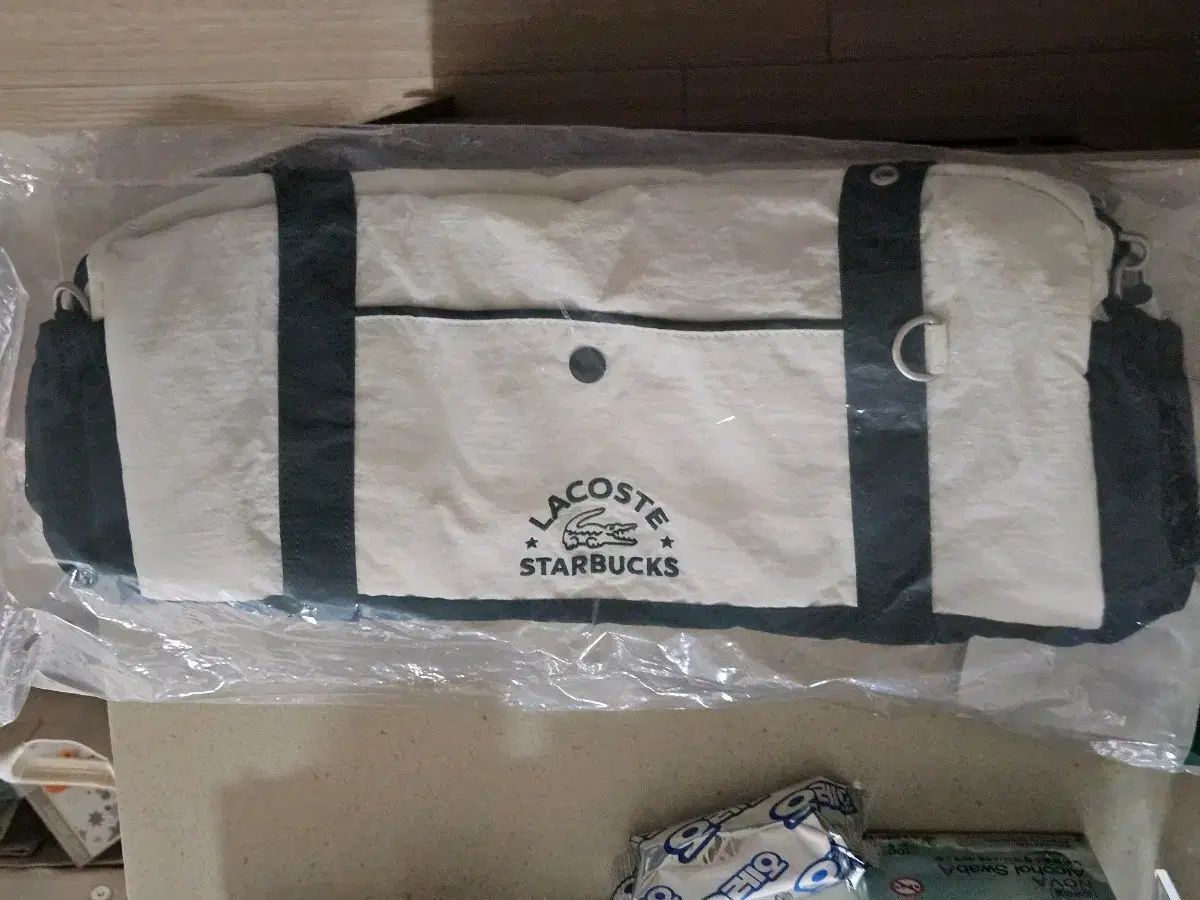 スターバックス ラコステ コラボ ボストンバッグ