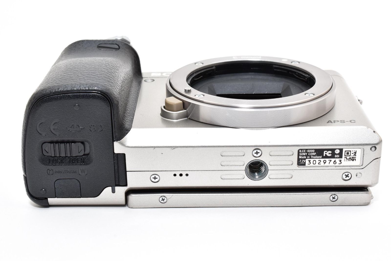 SONY α6000 シルバー ボディ (シャッター約6300回) SONY α6000 シルバー ボディ (シャッター約6300回) SONY α6000 ILCE