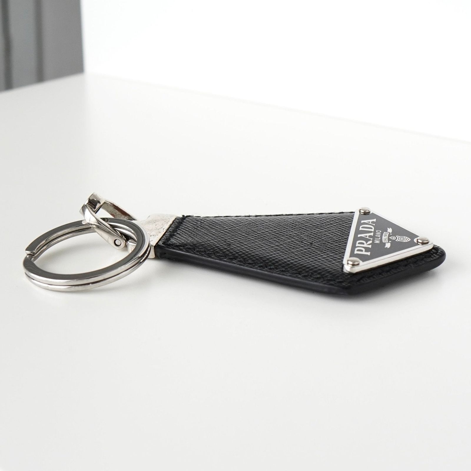 BlackFriday限定割引30％オフ】プラダ トライアングルロゴ