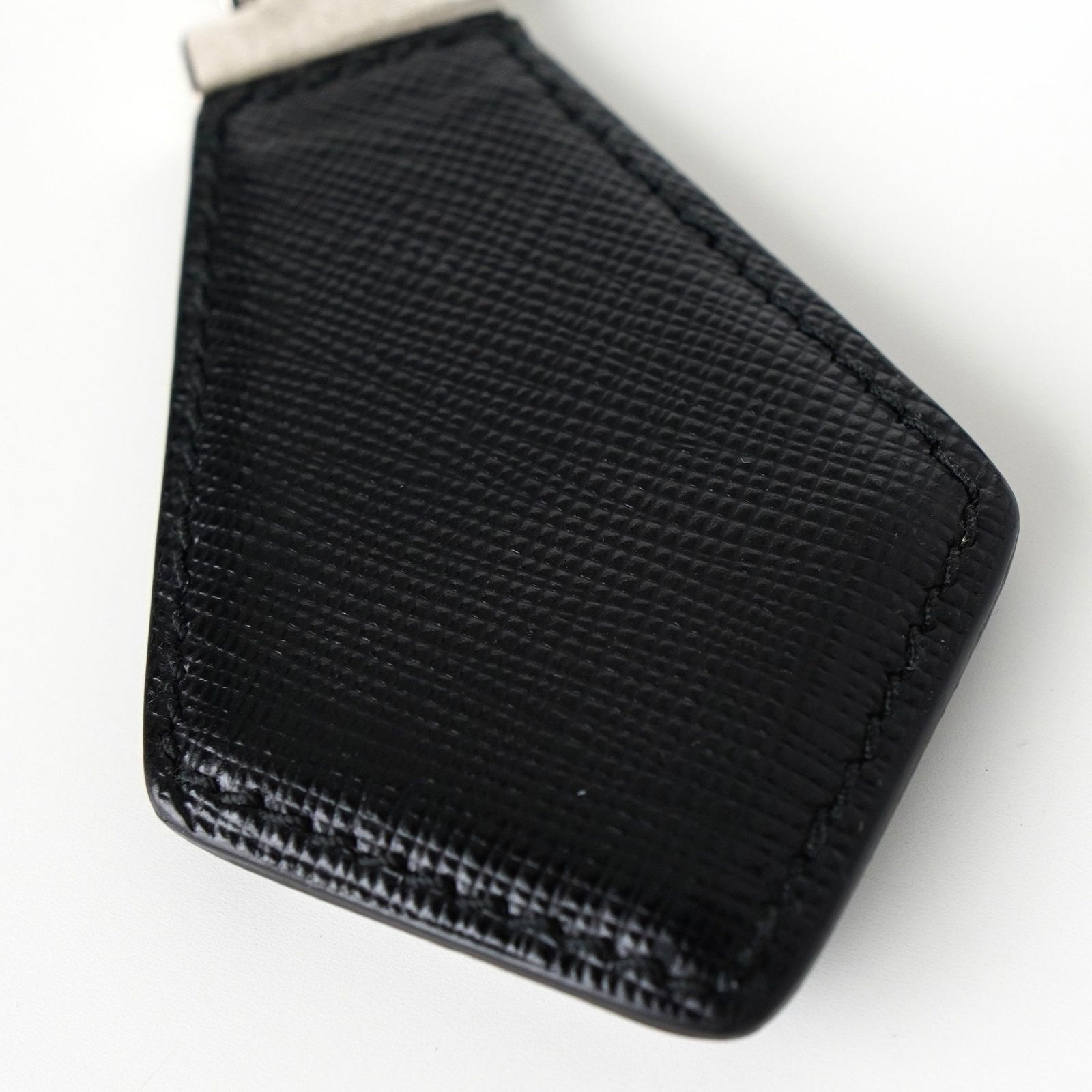 プラダ トライアングルロゴ サフィアーノ レザー キーホルダー