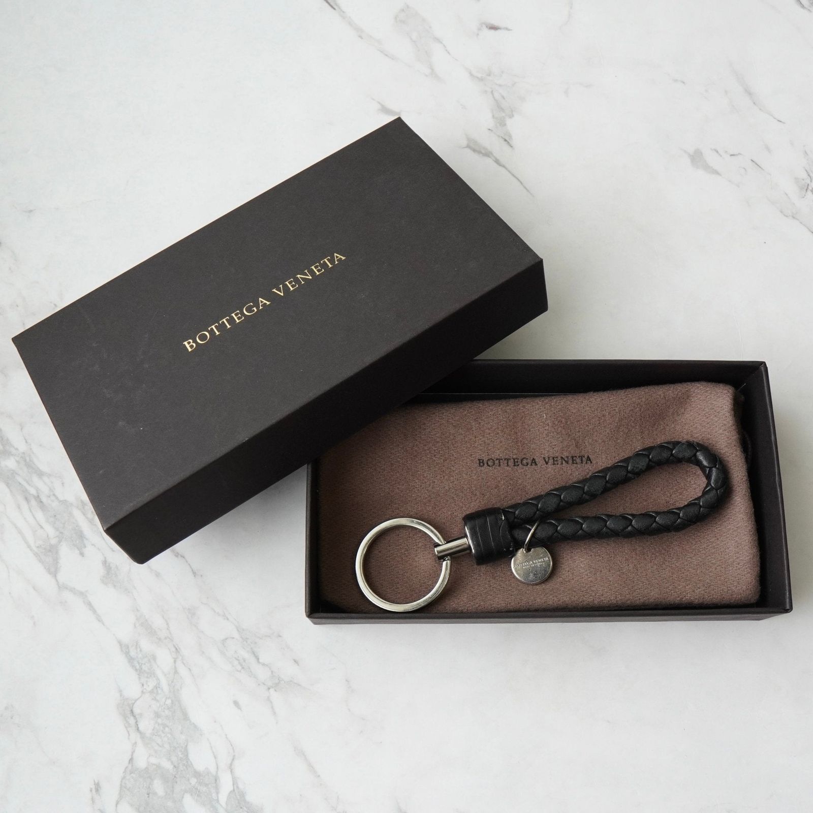 BlackFriday 割引３０％オフ ボッテガ ヴェネタ イントレチャート レザー キーリング キーホルダー チャーム ブラック シルバー き