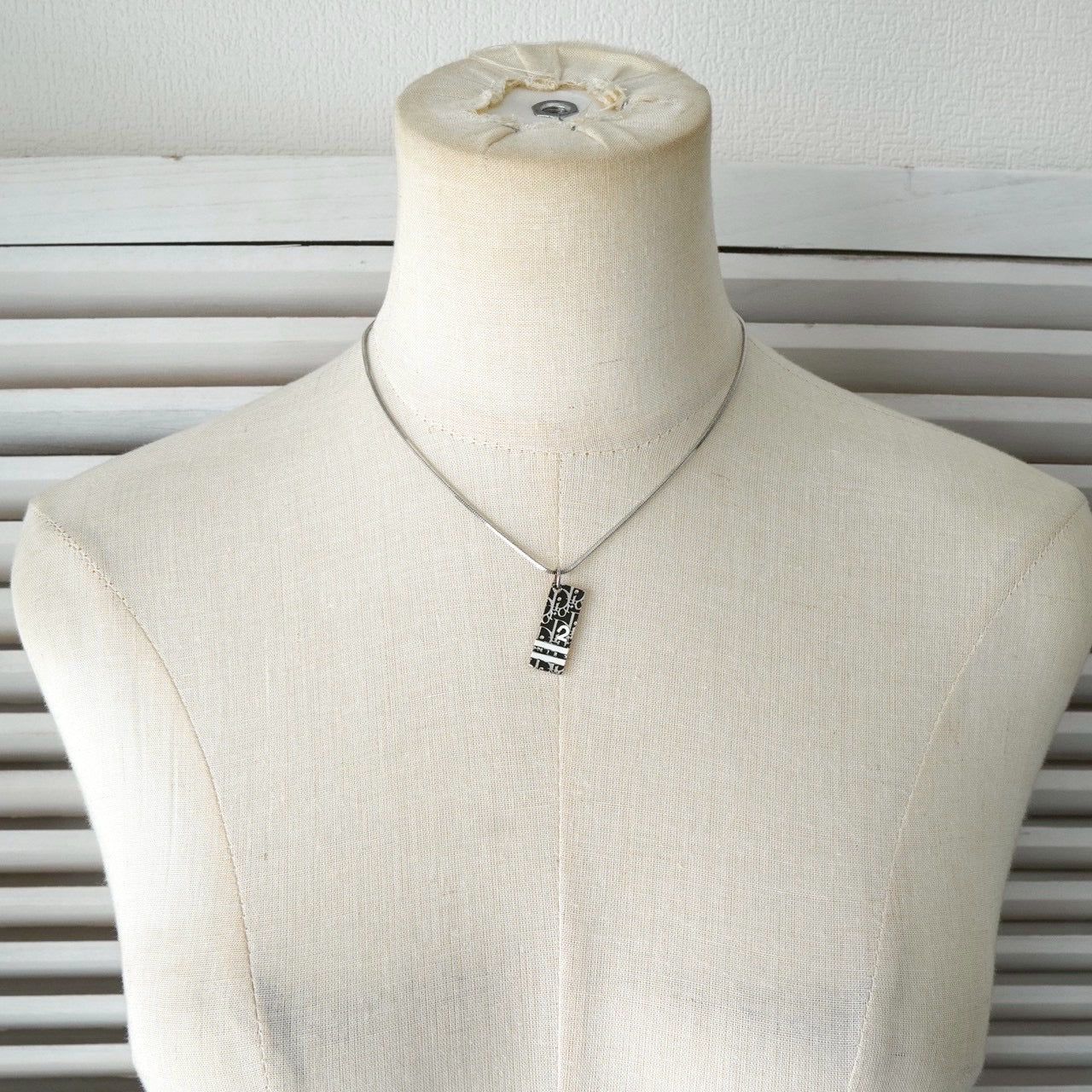 BlackFriday 割引３０％オフ クリスチャン ディオール トロッター プレート ネックレス シルバー | ブラック