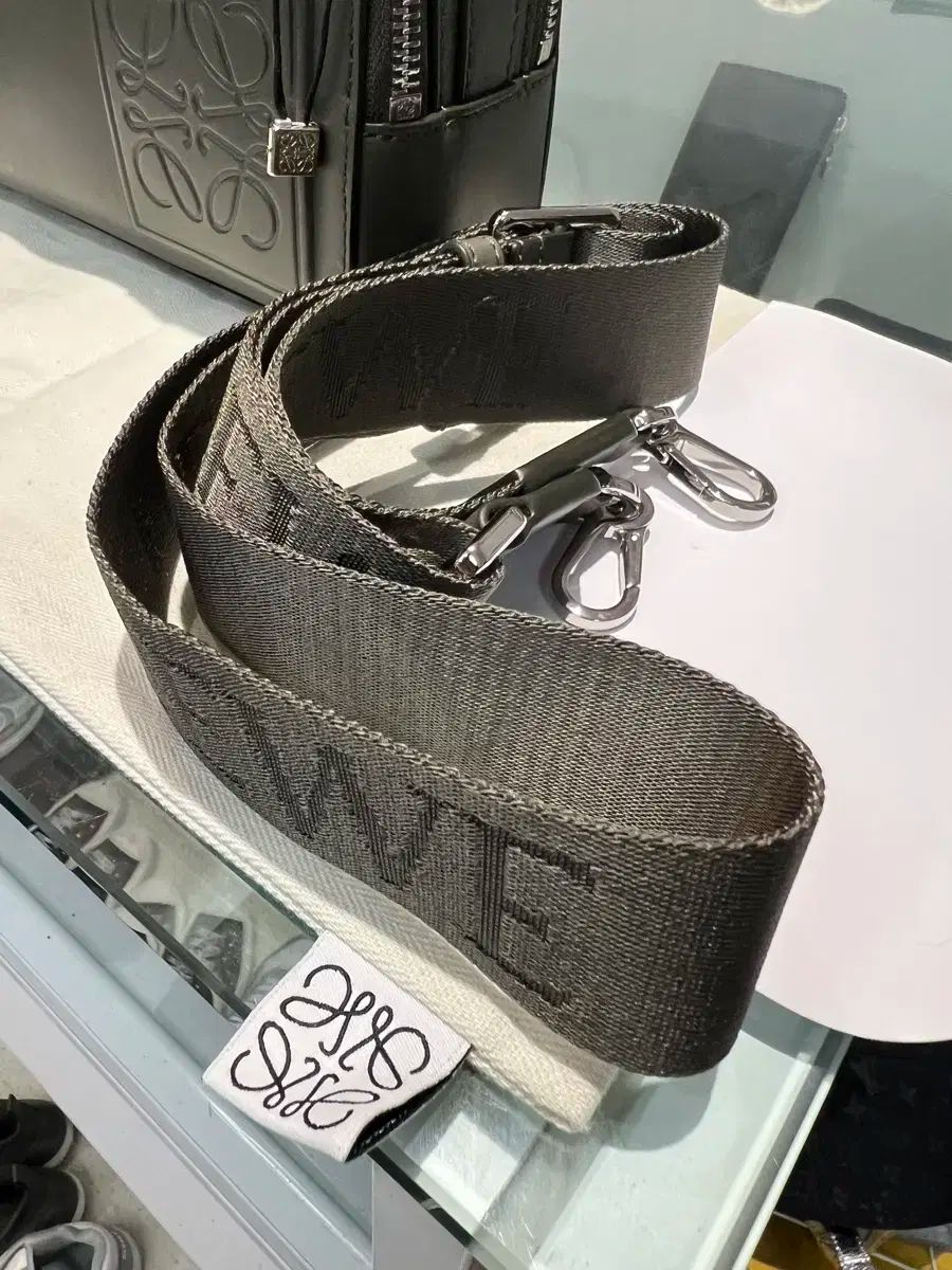  LOEWE ロエベ サテン ミニ カメラバッグ クロスボディーバッグ カーキグリーン メッセンジャーバッグ ショルダーバッグ